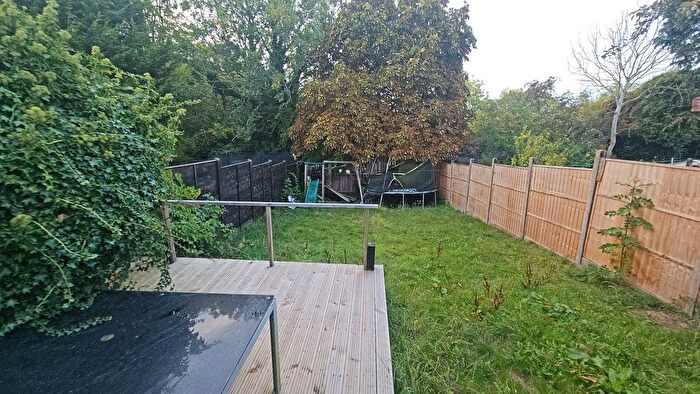 3 Bedroom Detached House To Rent In Highwood Close, Luton, LU1