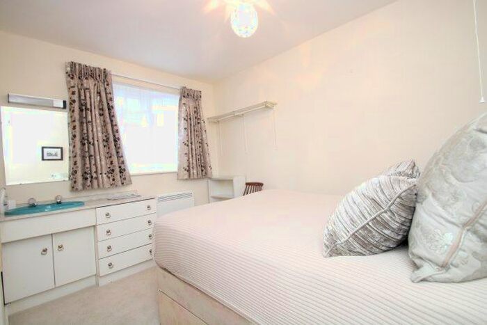 1 Bedroom Flat To Rent In Warham Road, South Croydon, CR2