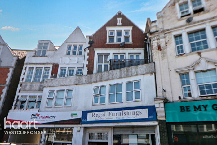 3 Bedroom Flat For Sale In Hamlet Court Road, Westcliff-On-Sea, SS0