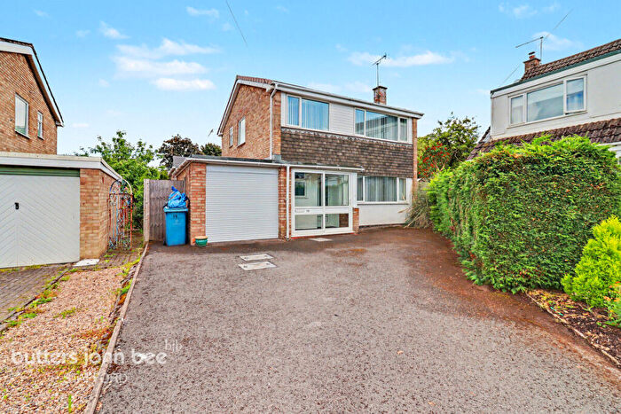 3 Bedroom Detached House For Sale In Corran Road, Stafford, ST17