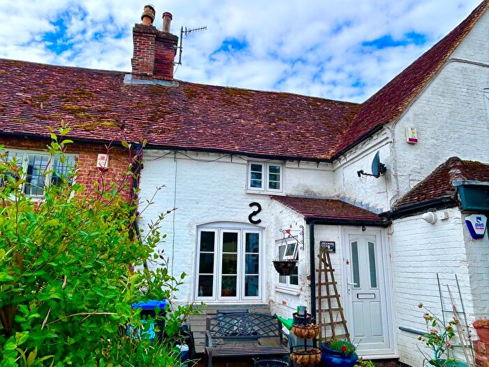 3 Bedroom Terraced House For Sale In High Street, Great Bedwyn, SN8