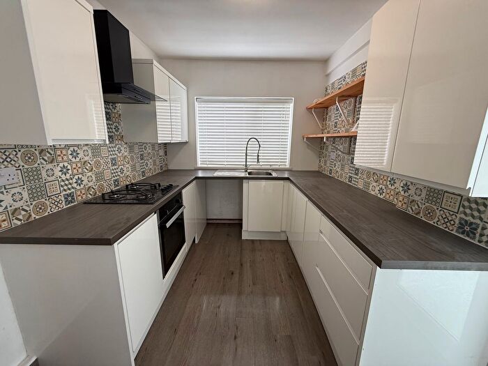 2 Bedroom Property To Rent In Cecil Street, Swansea, SA5