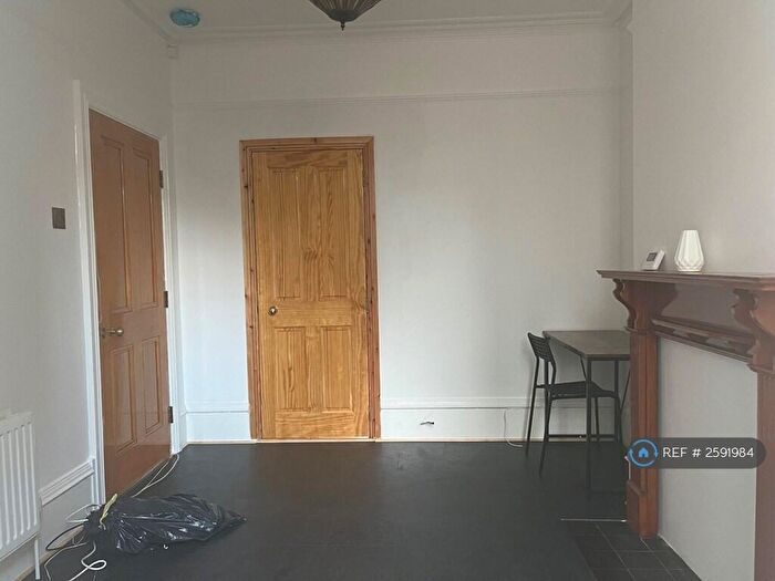 5 Bedroom Semi-Detached House To Rent In Waddon Road, Croydon, CR0