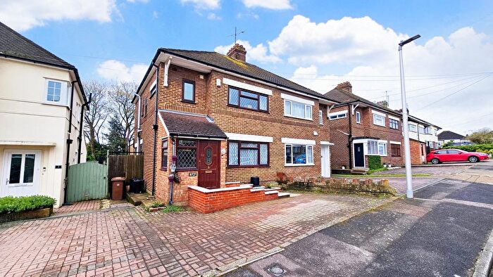 3 Bedroom Semi-Detached House For Sale In Dean Road, Rochester, ME2