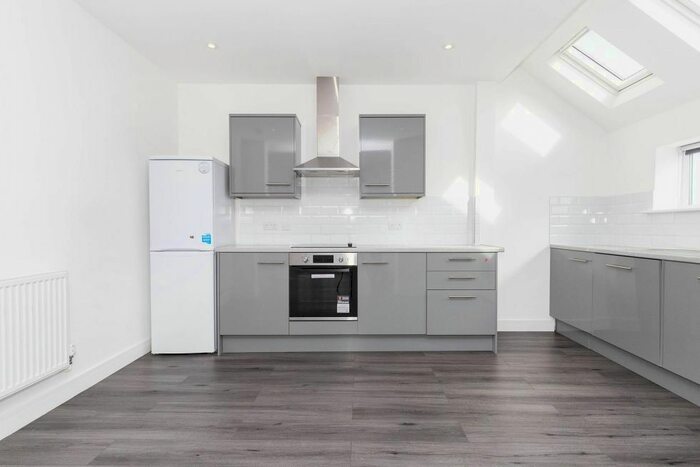 4 Bedroom Semi-Detached House To Rent In Dollis Hill Lane, London, NW2