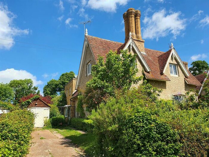 3 Bedroom Semi-Detached House For Sale In Wheelers Lane, Linton, Maidstone, ME17