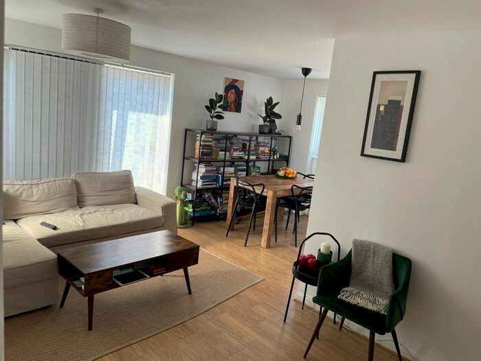 2 Bedroom Town House To Rent In Hazel Close, Colindale, NW9