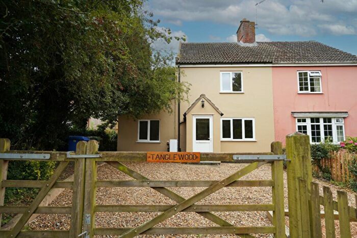 4 Bedroom Semi-Detached House For Sale In Tanglewood, Toad Row, Beccles, NR34