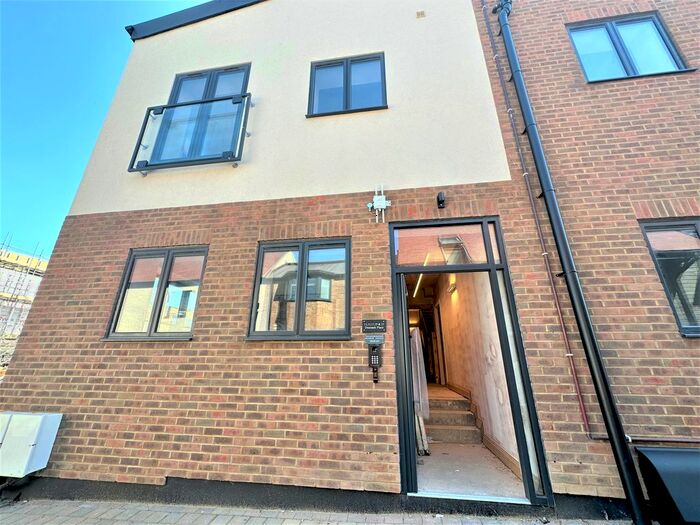 1 Bedroom Flat To Rent In Denmark Place, Tring, HP23