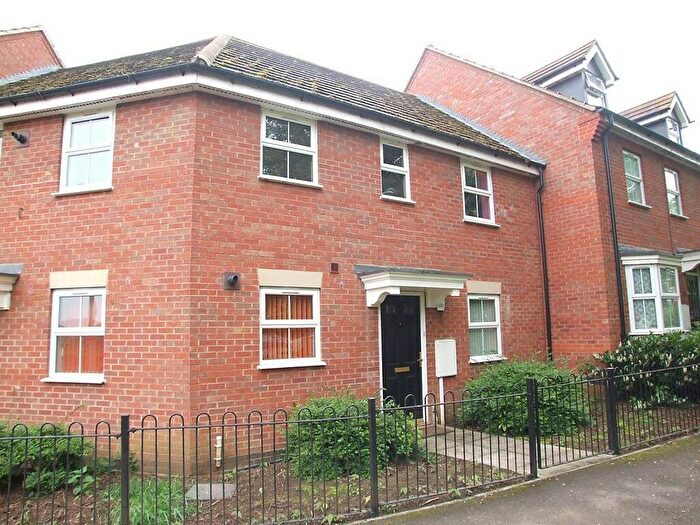 2 Bedroom Flat To Rent In Rectory Gardens, Irthlingborough, NN9
