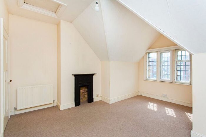 2 Bedroom Flat To Rent In Mount Park Road, London, W5