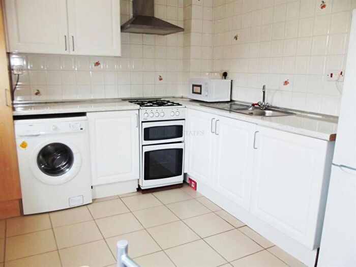 2 Bedroom Flat To Rent In Addison Close, Manchester, M13