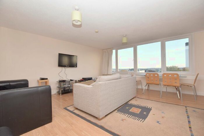 3 Bedroom Flat To Rent In High Kingsdown, Kingsdown, Bristol BS2