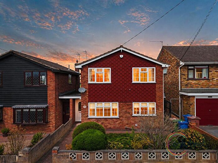 4 Bedroom Detached House For Sale In Hillcrest Road, Horndon-On-The-Hill, SS17