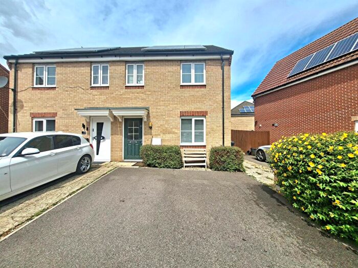 3 Bedroom Semi-Detached House For Sale In Monarch Avenue, Peterborough, PE2