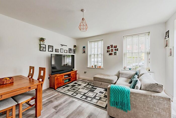 2 Bedroom Apartment For Sale In School Hill, Merstham, Redhill, RH1