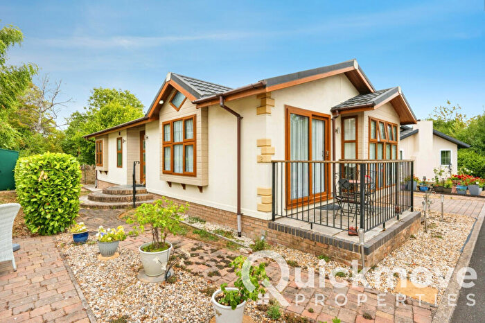 2 Bedroom Park Home For Sale In Bedford, Bedfordshire, MK43