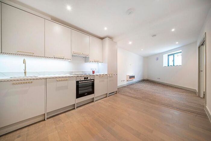 1 Bedroom Flat To Rent In Norbury Crescent, London, SW16