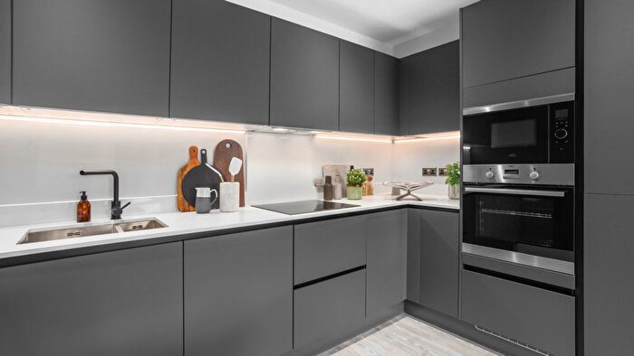 1 Bedroom Flat For Sale In Capital Interchange Way, Brentford, TW8