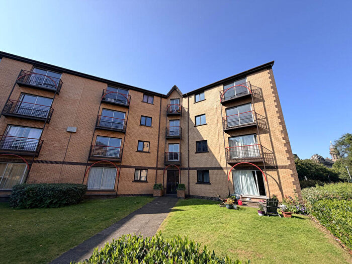 3 Bedroom Apartment To Rent In Riverview Gardens, Glasgow, G5