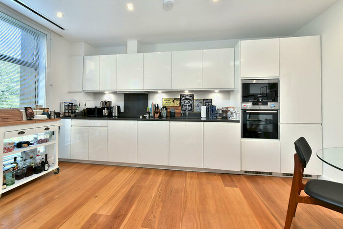 2 Bedroom Flat To Rent In Highbury Crescent, N5