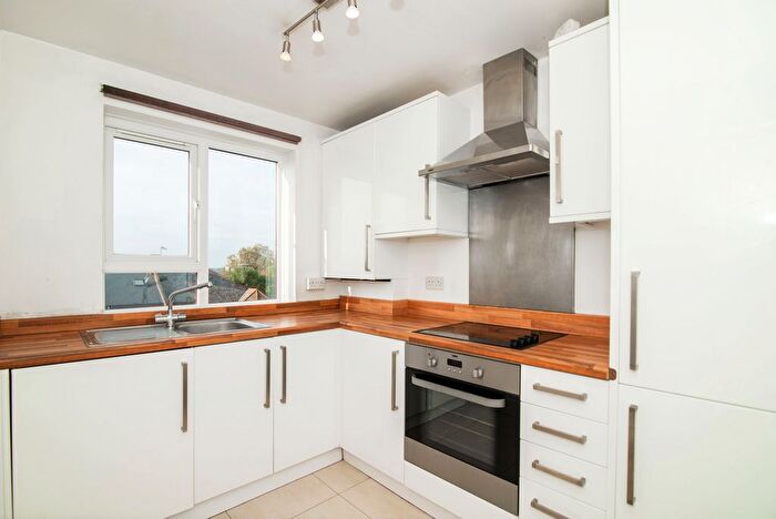 3 Bedroom Flat To Rent In Adelaide Road, Surbiton, KT6