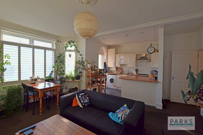 2 Bedroom Flat To Rent In Kingsway, Hove, BN3