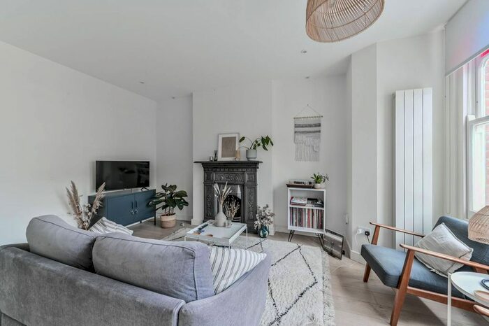 2 Bedroom Flat To Rent In Mount View Road, Crouch End, London, N4