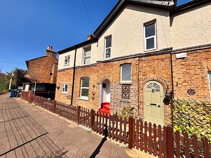 3 Bedroom Maisonette To Rent In Point Cottages, Glenfield Road, London, W13