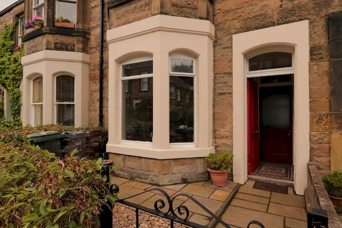 2 Bedroom Flat To Rent In Hazelbank Terrace, Shandon, Edinburgh EH11