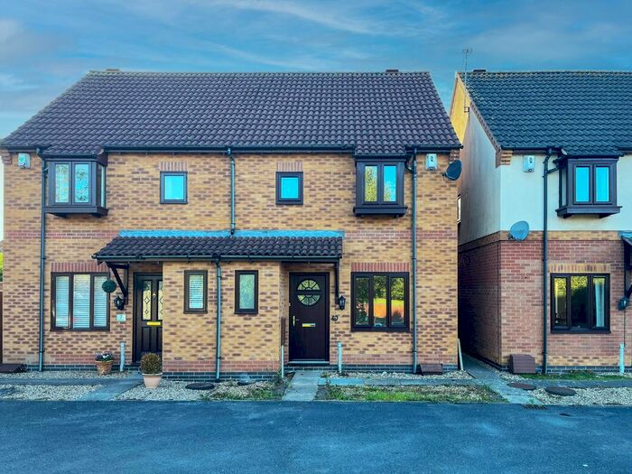 3 Bedroom Semi-Detached House To Rent In Brighton Close, Wigston, LE18