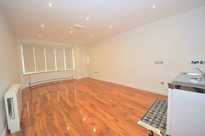 Studio To Rent In Longwood Gardens, IG5