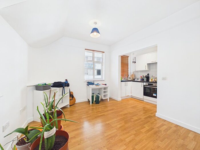 1 Bedroom Flat To Rent In Coombe Lane, Raynes Park, SW20