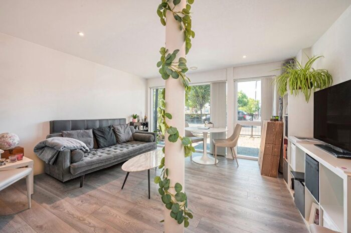 1 Bedroom Flat To Rent In Vantage Court, Old Kent Road, SE1