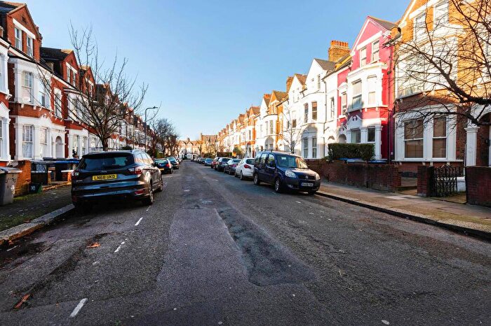 3 Bedroom Flat To Rent In Callcott Road, London, NW6