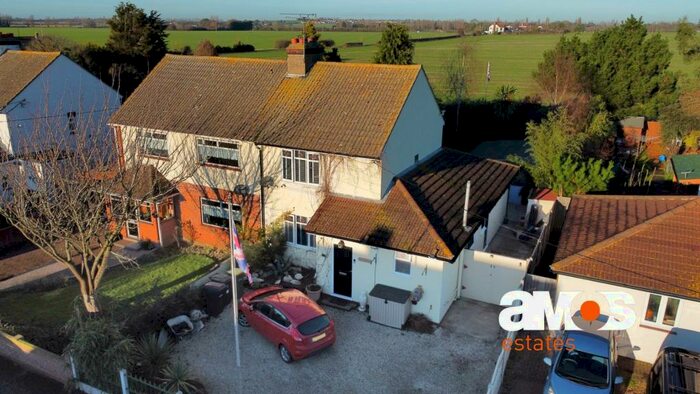 3 Bedroom Semi-Detached House For Sale In Cagefield Road, Stambridge, SS4