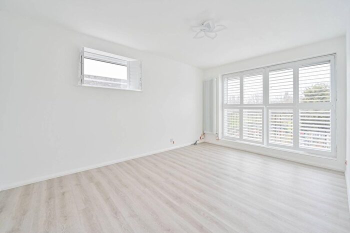 2 Bedroom Flat To Rent In Canadian Avenue, Catford, London, SE6