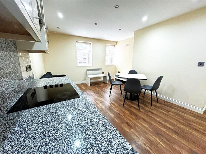 2 Bedroom Flat To Rent In Brunswick Court, Leeds, LS2