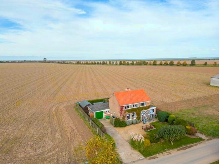 3 Bedroom Detached House For Sale In Guys Head Road, Lutton Marsh, Spalding, Lincolnshire, PE12