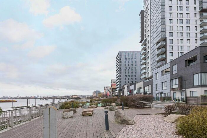 2 Bedroom Flat To Rent In City Peninsula, Barge Walk. Greenwich, SE10