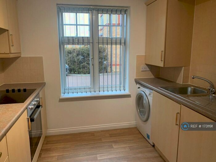 2 Bedroom Flat To Rent In Tavistock Close, Leeds, LS12