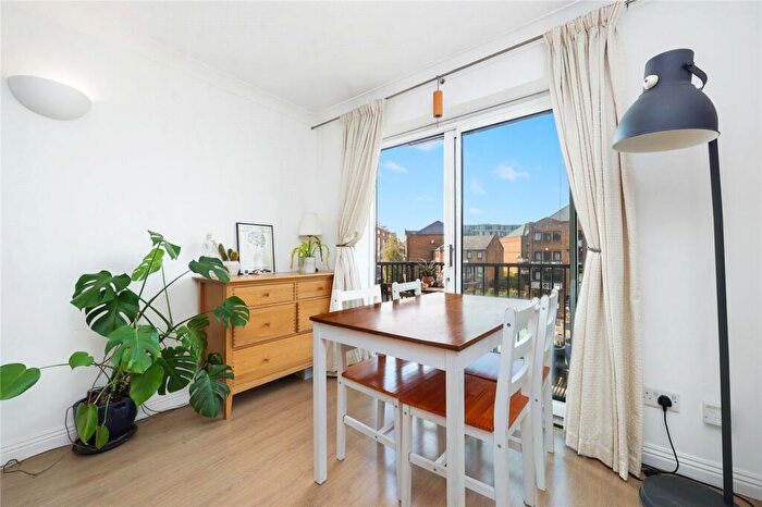 1 Bedroom Apartment For Sale In Lockview Court, E14