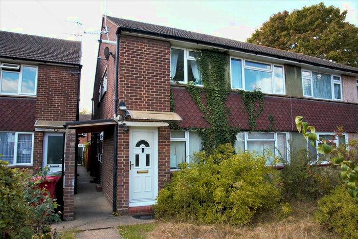 2 Bedroom Maisonette To Rent In Common Road, Slough, SL3