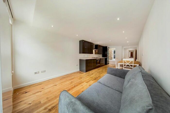 2 Bedroom Flat To Rent In Blacktree Mews, Gresham Road, London, SW9