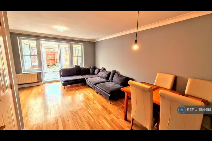 3 Bedroom End Of Terrace House To Rent In Midsummer Walk, Hempsted, Gloucester, GL2