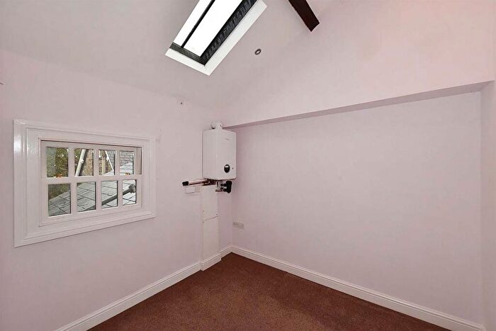 2 Bedroom Flat For Sale In Chester Road, Macclesfield, SK11