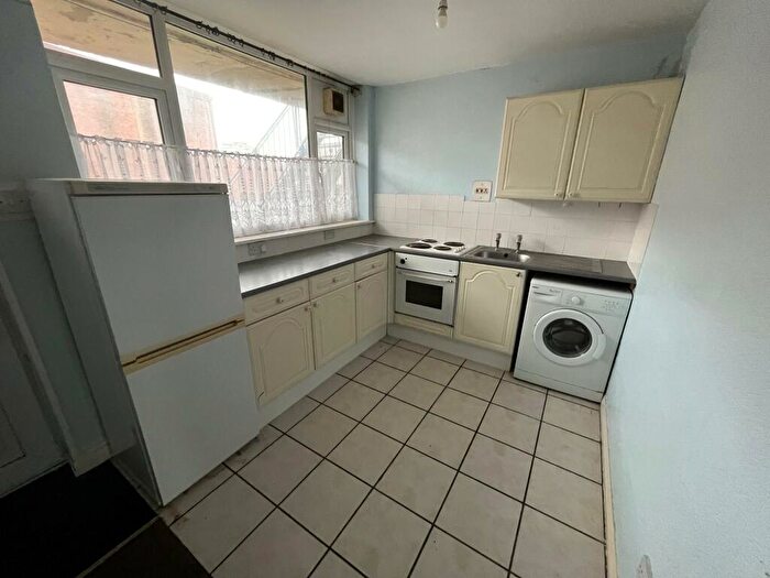 Flat To Rent In Cleethorpes Road, Grimsby, DN31