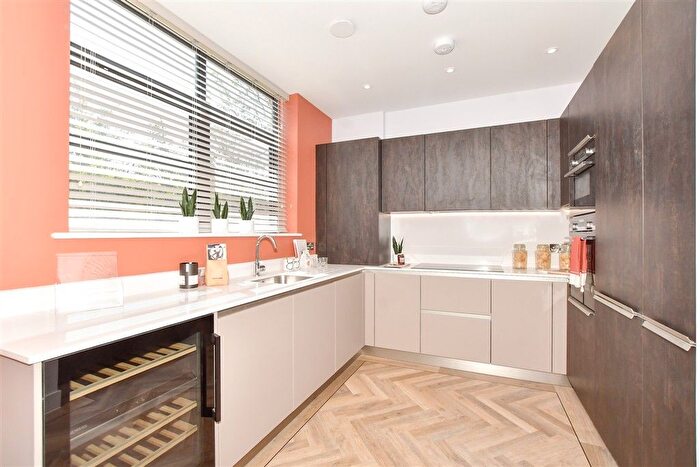 2 Bedroom Flat For Sale In Convent Road, Broadstairs, Kent, CT10