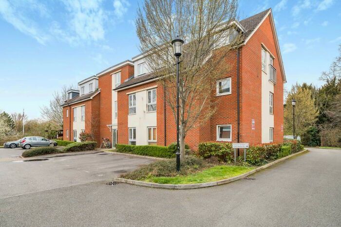 2 Bedroom Flat For Sale In New Hinksey, Oxford, OX1