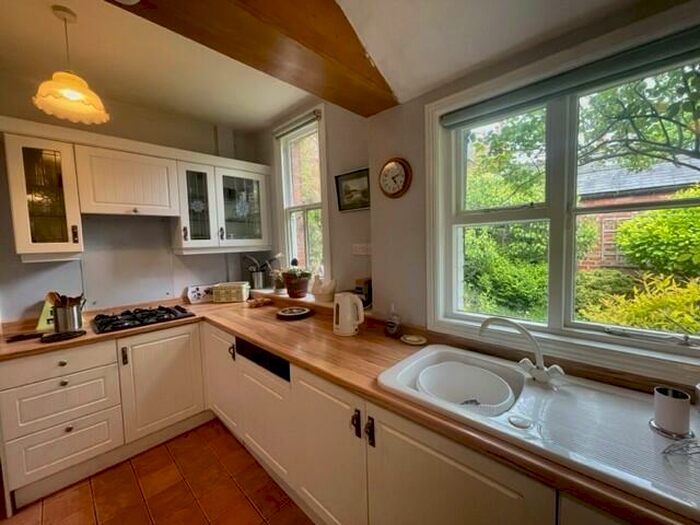 4 Bedroom Semi-Detached House To Rent In Hamilton Road, Lincoln, LN5